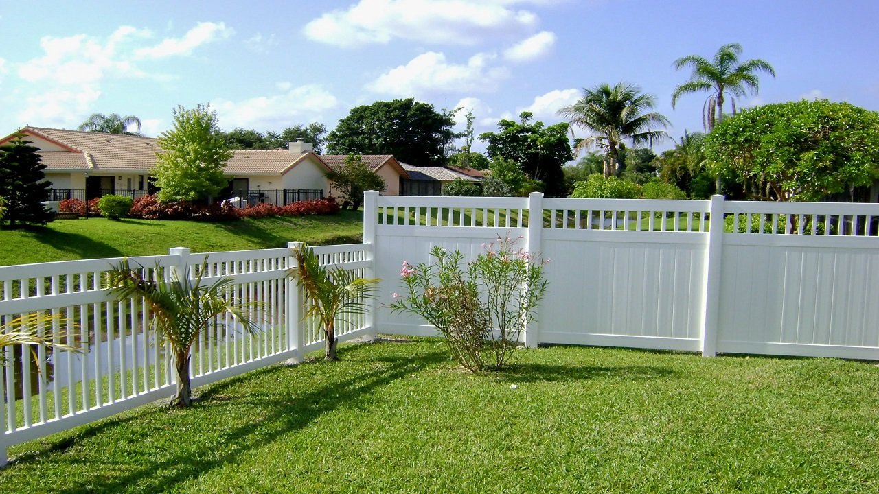 Optimize the Business with Vinyl Fence Wholesale: Benefits and Installation Tips